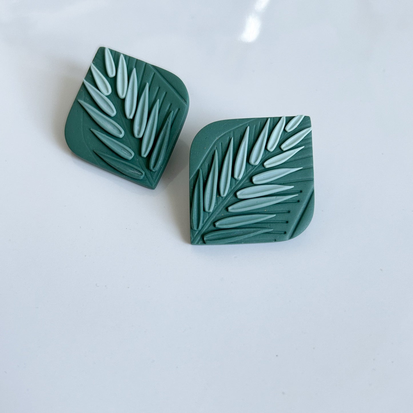 Palmera studs