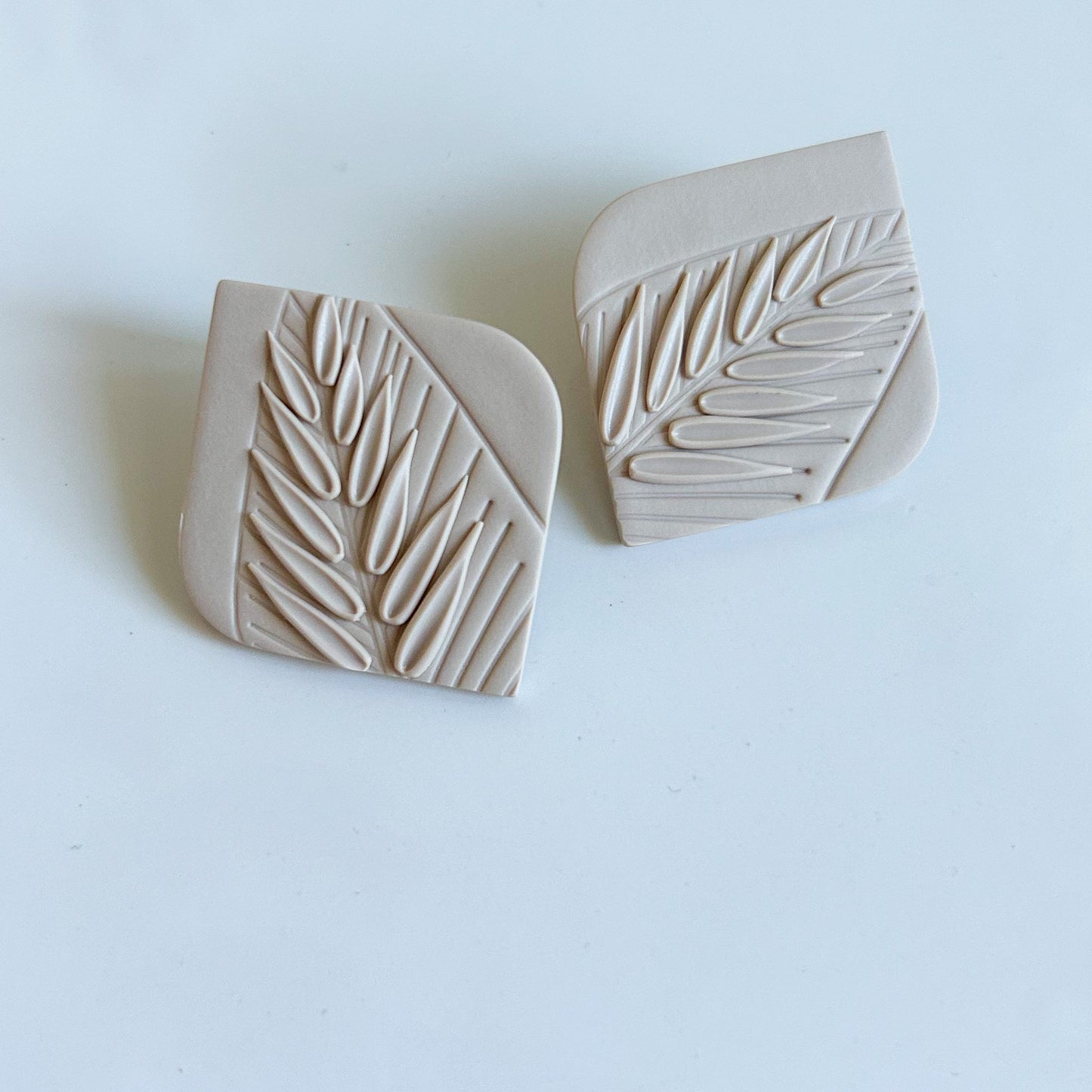 Palmera studs
