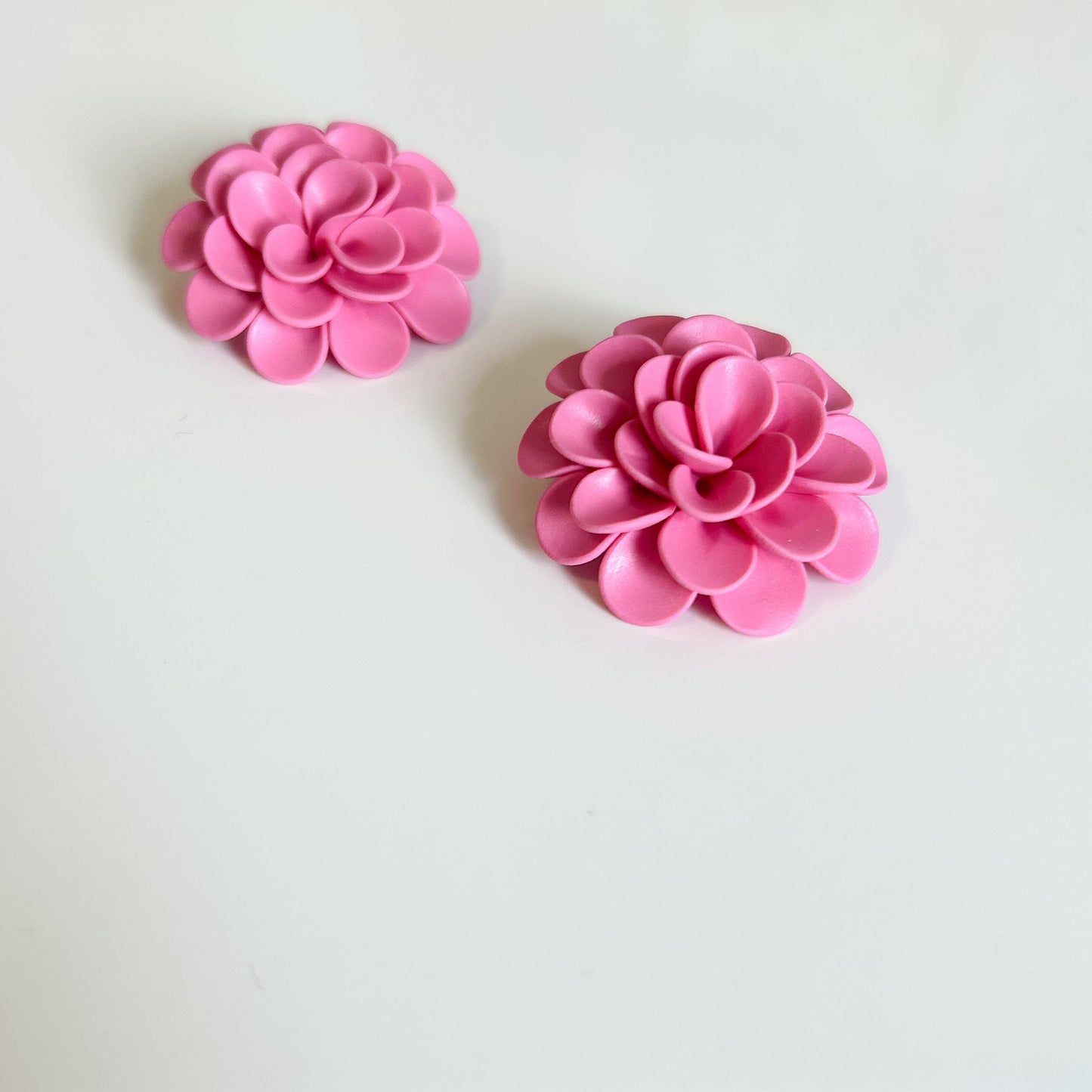 Dahlia studs