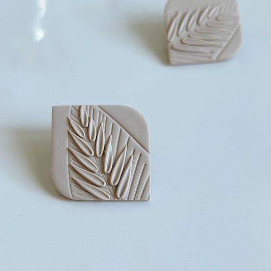 Palmera studs