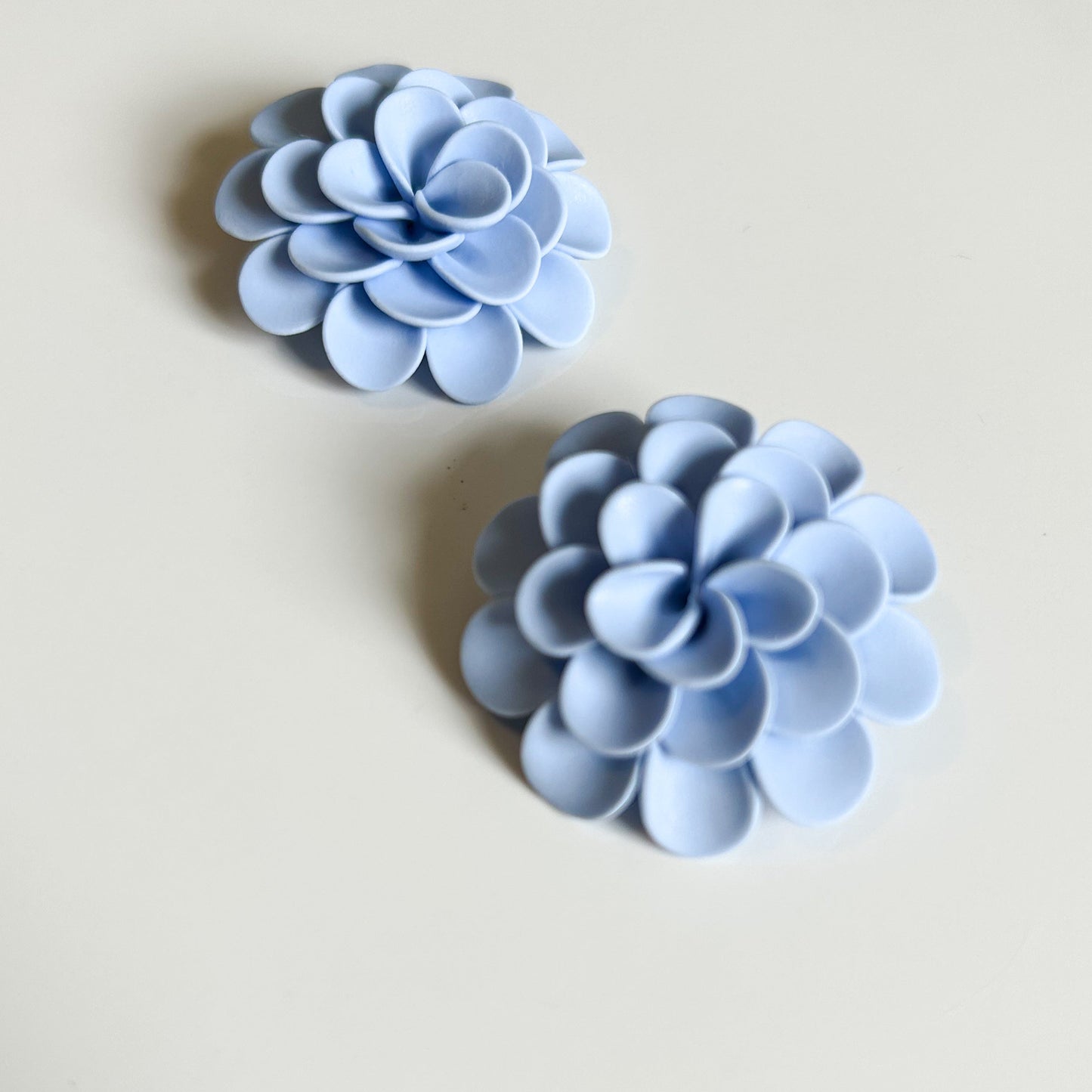 Dahlia studs