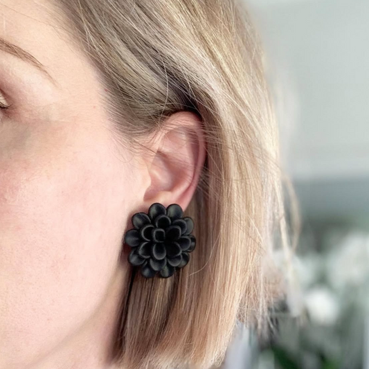 Dahlia studs